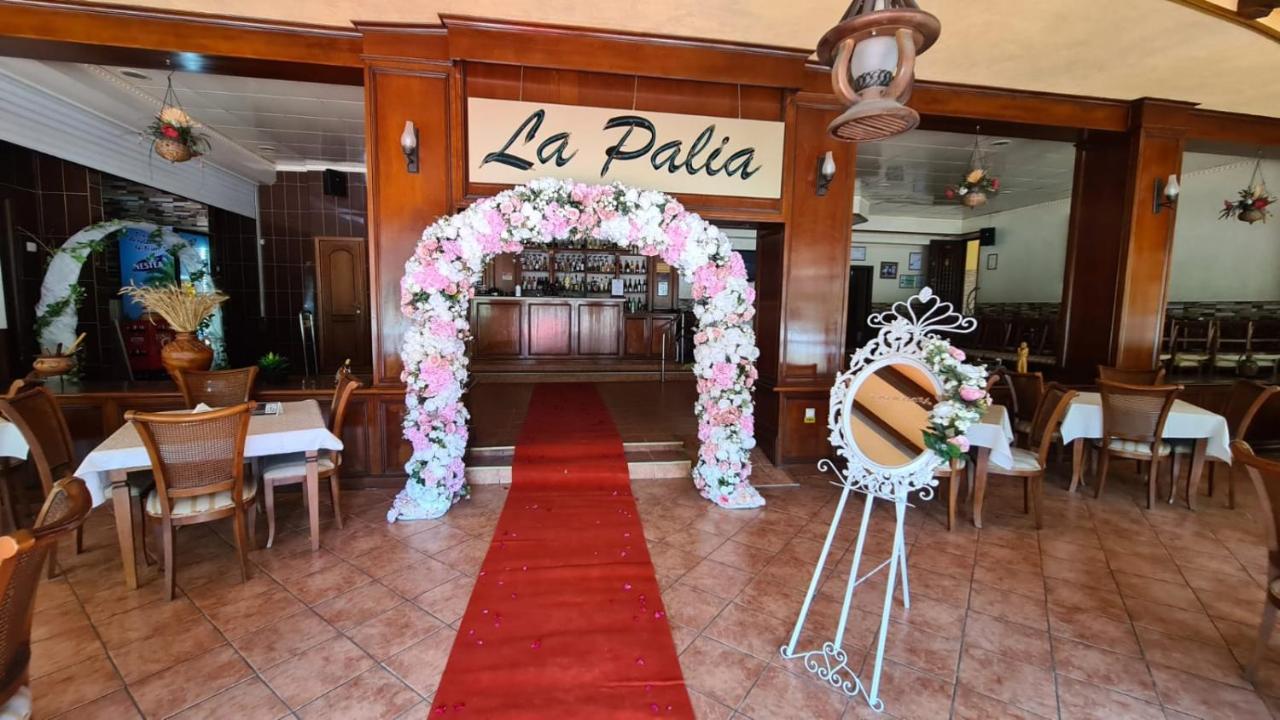 Pensiunea La Palia Iasi Exterior photo